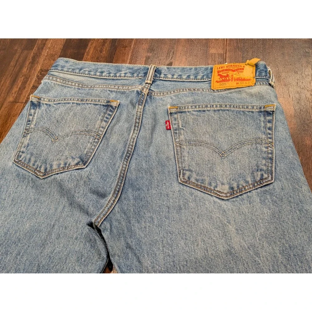 Levis 505 Jeans Mens 36x32 Blue Denim Straight Leg Zip Fly‎ Red Tab Medium Wash